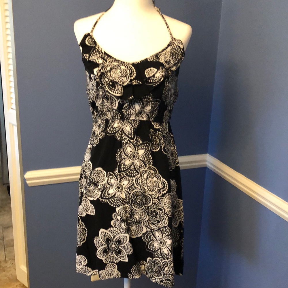 💜 3 for $12 Black and white halter dress